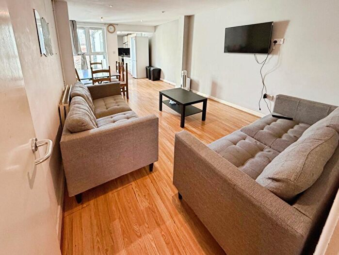 6 Bedroom House To Rent In Frederick Grove, Lenton, East Midlands, NG7