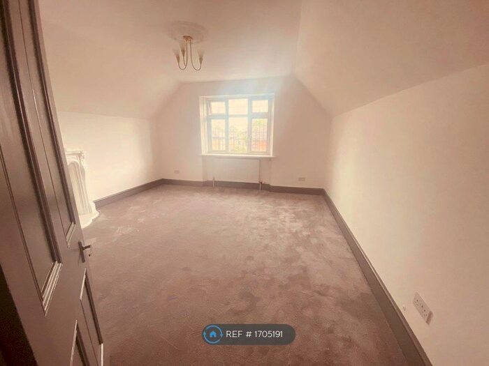 2 Bedroom Flat To Rent In Cadogan Road, Surbiton, KT6