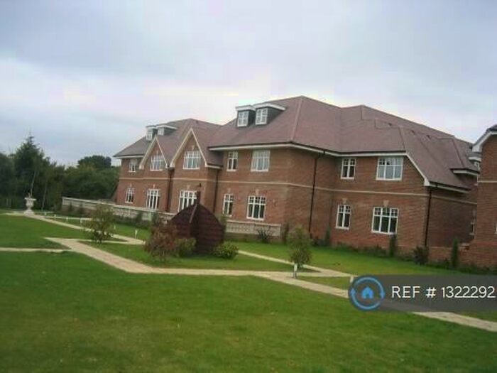 2 Bedroom Flat To Rent In Shopperhanger Road, Maidenhead, SL6