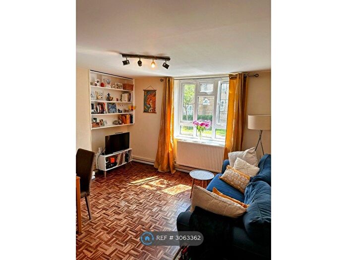 2 Bedroom Flat To Rent In Washbrook House, London, SW2