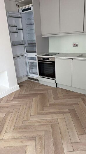 2 Bedroom Flat To Rent In Wycliffe Road, Wimbledon, SW19