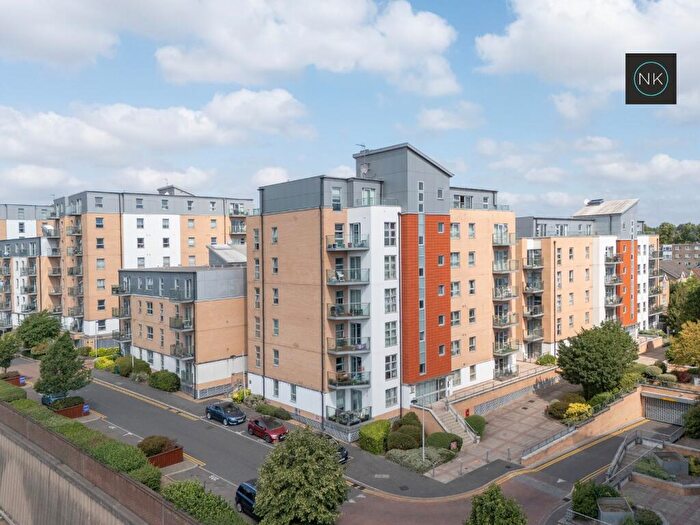 1 Bedroom Flat For Sale In Kingswood Heights, Queen Mary Avenue, South Woodford, London, E18