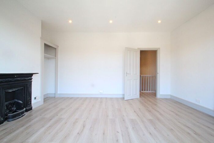 1 Bedroom Flat To Rent In Woodlands Park Road, Haringey, N15