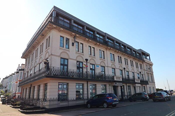 2 Bedroom Flat To Rent In Apartment, Pier House - Half Price First Months Rent, CH45