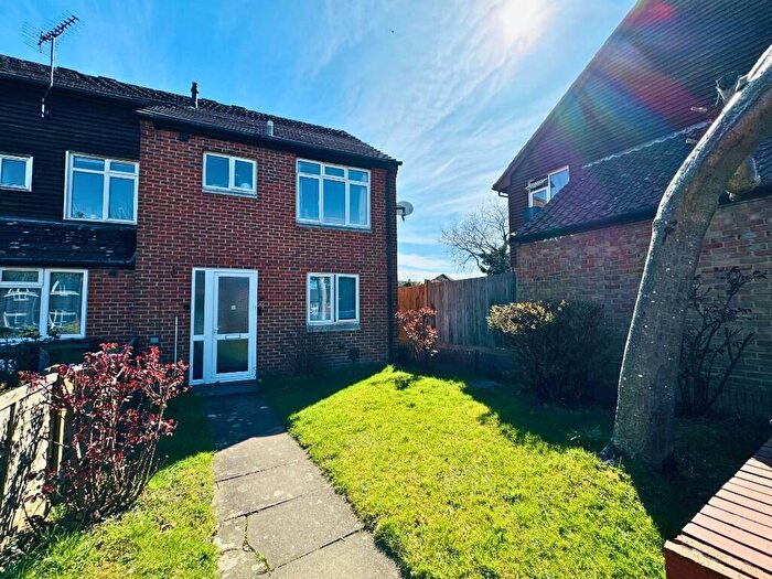 3 Bedroom End Of Terrace House To Rent In Serrin Way, Horsham, West Sussex, RH12