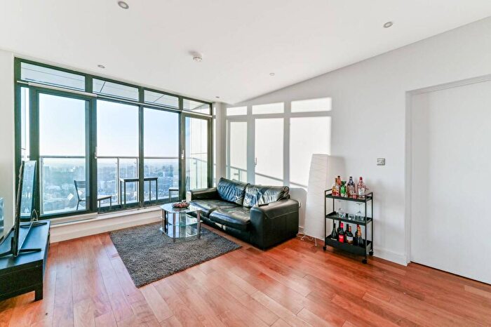 3 Bedroom Flat To Rent In Masons Avenue, Central Croydon, Croydon, CR0