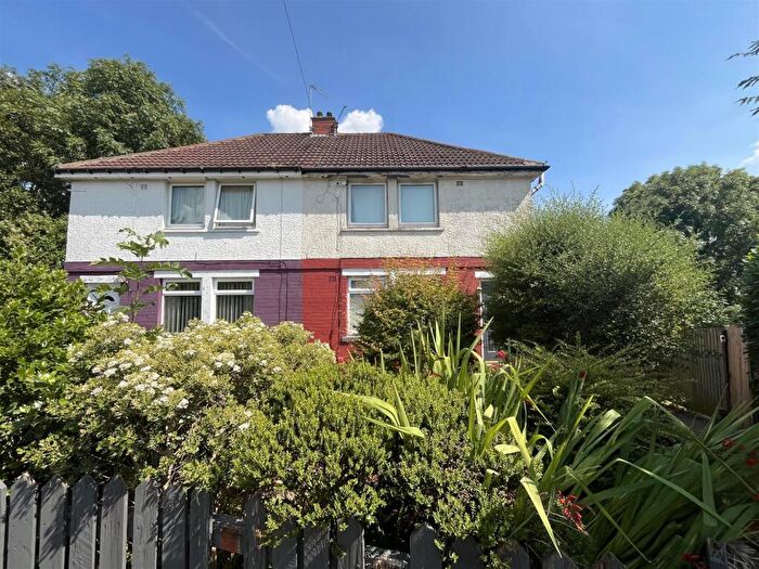 3 Bedroom Semi Detached House For Sale In Crest Avenue, Wyke, Bradford, BD12