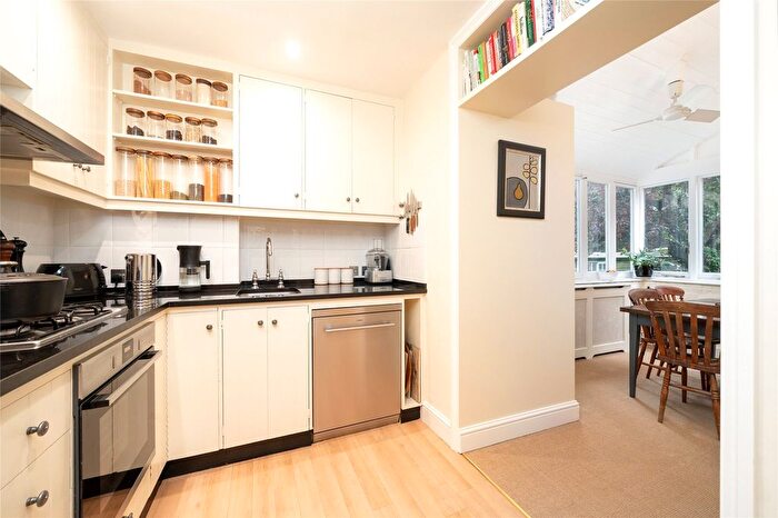 1 Bedroom Flat For Sale In Eardley Crescent, Earl's Court, SW5