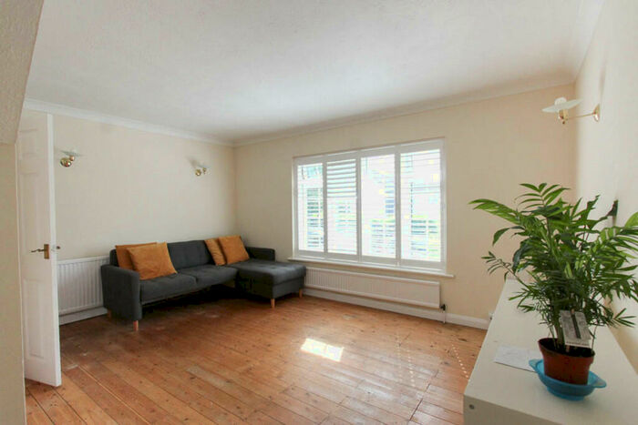 3 Bedroom End Of Terrace House For Sale In Batemans Road, Brighton, BN2