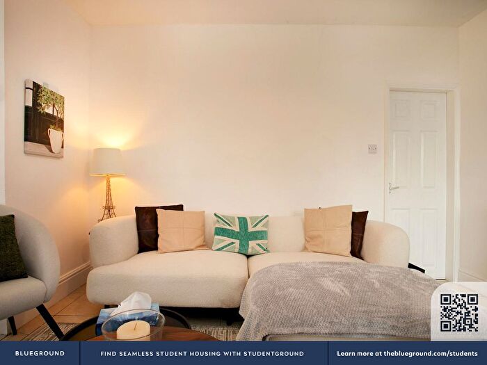 2 Bedroom Flat To Rent In Rushcliffe District, NG2