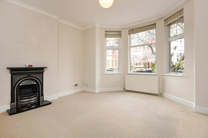 1 Bedroom Flat To Rent In King Charles Road, Surbiton, KT5