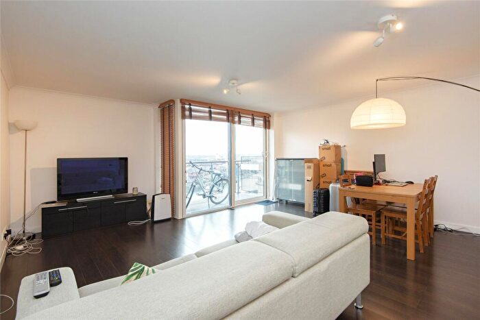 2 Bedroom Flat To Rent In Boardwalk Place, South Quay, E14