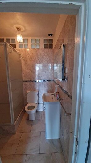 5 Bedroom Detached House To Rent In Dagenham Road, Rush Green, Romford, RM7