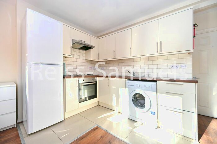4 Bedroom Maisonette To Rent In Cooks Road, Kennington, Southwark, London, SE17
