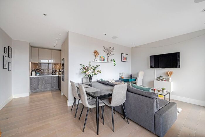 1 Bedroom Flat To Rent In Espalier Gardens, London, NW6