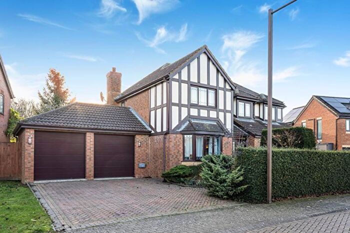 5 Bedroom Detached House For Sale In Paxton Crescent, Shenley Lodge, Milton Keynes, MK5