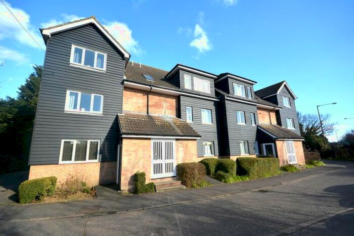 2 Bedroom Flat To Rent In Brooklands Walk, Chelmsford, CM2