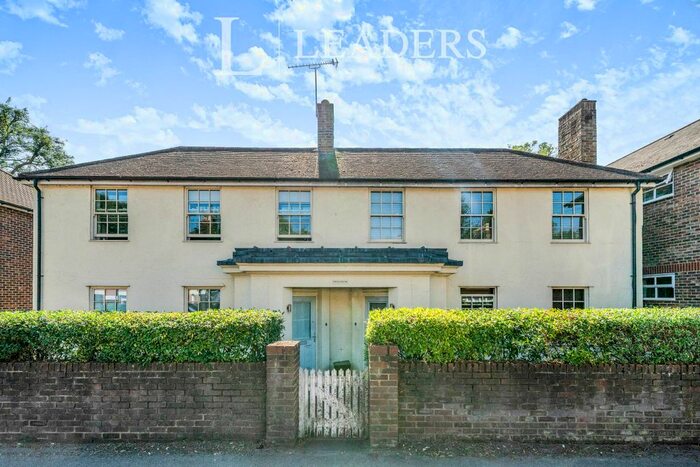 2 Bedroom Flat To Rent In Park Street, St.Albans, AL2