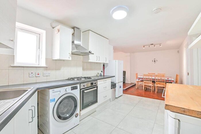 5 Bedroom Semi-Detached House To Rent In Park View, Wembley, HA9