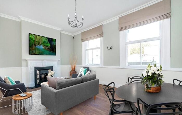 3 Bedroom Flat To Rent In Chester Gate, St John's Wood, London, NW1