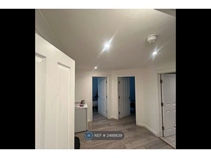 2 Bedroom Flat To Rent In West Street, Brighton, BN1