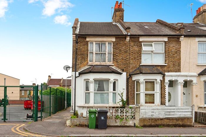 1 Bedroom Flat To Rent In Burchell Road, Leyton, E10