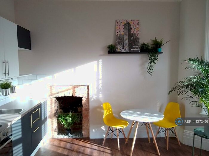 Studio To Rent In Lower Addiscombe Road, Croydon, CR0