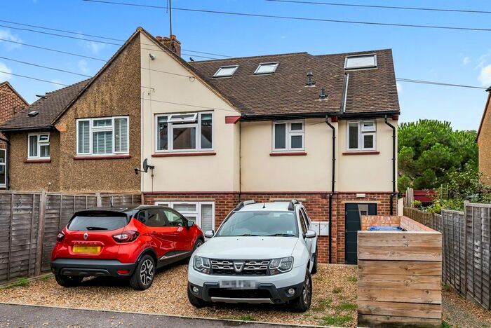 2 Bedroom Flat To Rent In Campbell Road, Weybridge, Surrey, KT13