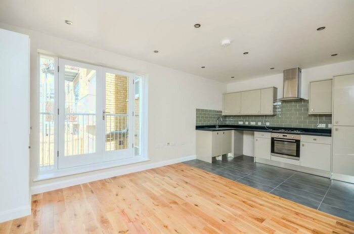 2 Bedroom Flat To Rent In Rye Lane, Peckham, London, SE15