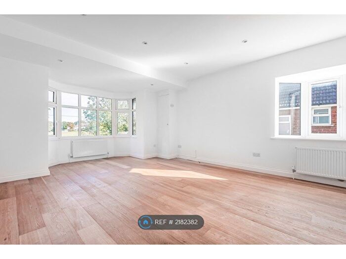 2 Bedroom Flat To Rent In Wricklemarsh Road, London, SE3