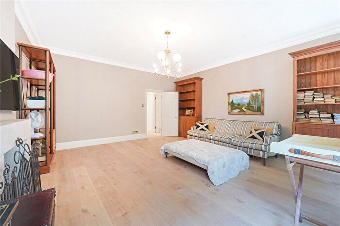 3 Bedroom Flat To Rent In Lincoln House, Basil Street, London, SW3