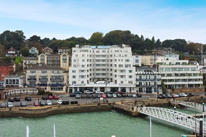 2 Bedroom Flat To Rent In Osborne Court, Cowes, PO31
