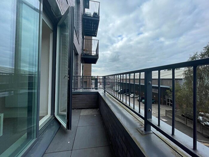 2 Bedroom Flat To Rent In Oldfield Road, Manchester, Greater Manchester, [ref: Qr], M5