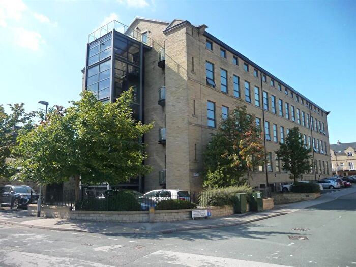 3 Bedroom Apartment To Rent In Cavendish Court, Drighlington, Bradford, BD11