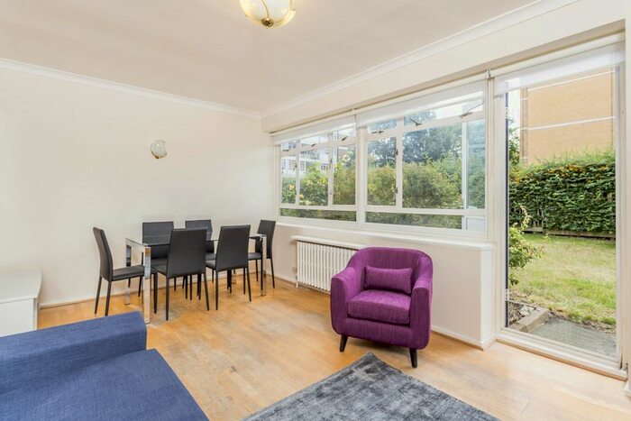 3 Bedroom Flat To Rent In Churchill Gardens, Pimlico, London, SW1V