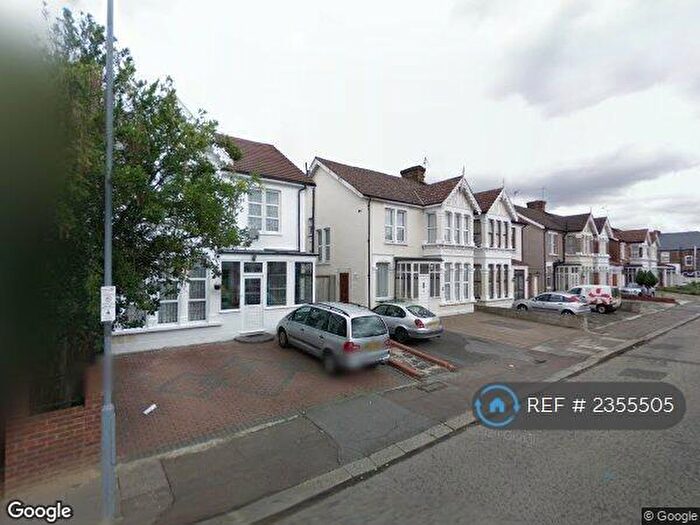 2 Bedroom Flat To Rent In Redcliffe Gardens, Ilford, IG1