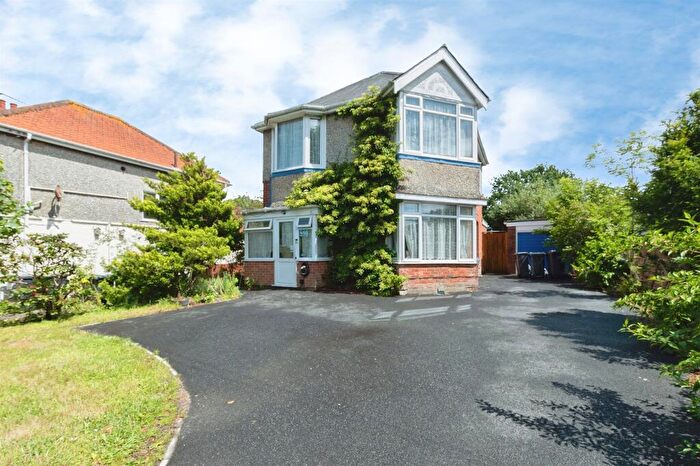 3 Bedroom Detached House For Sale In Charminster Road, Bournemouth, BH8