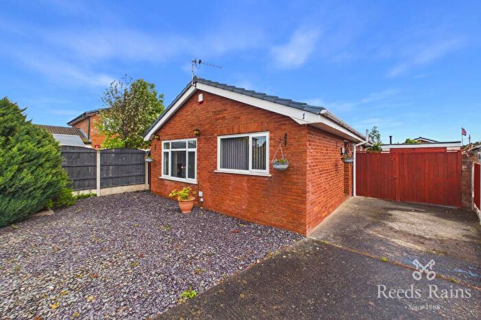 2 Bedroom Bungalow For Sale In Lowther Close, Kinmel Bay, Conwy, LL18
