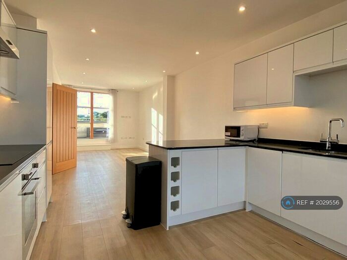 2 Bedroom Penthouse To Rent In Chesham Road, Amersham, HP6