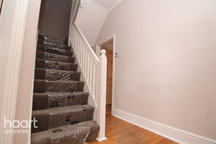 5 Bedroom Semi-Detached House To Rent In Sunnycroft Road, Leicester, LE3