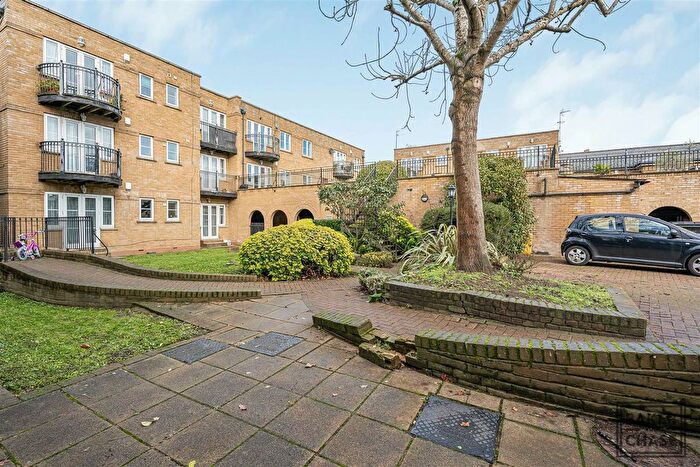 2 Bedroom Flat For Sale In Fontaine Court, High Street, London, N14
