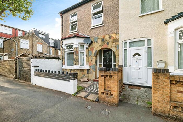 2 Bedroom End Of Terrace House For Sale In Haldane Road, East Ham, London, E6