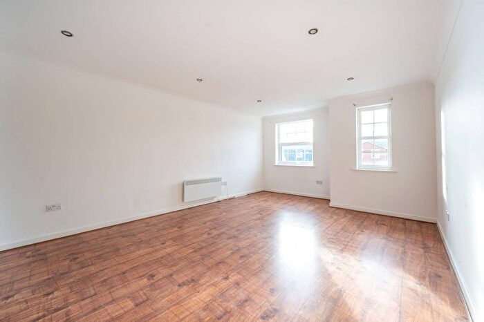 3 Bedroom Flat To Rent In Queensberry Place, Manor Park, London, E12