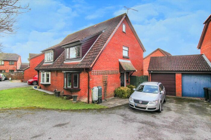 4 Bedroom Semi-Detached House To Rent In Middleleaze Drive, Middleleaze, Swindon, SN5