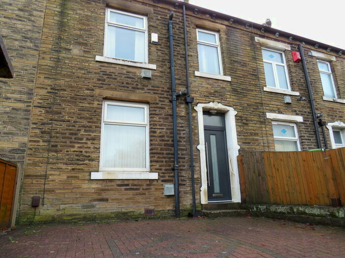 2 Bedroom House To Rent In Hyde Park Road, Halifax, HX1