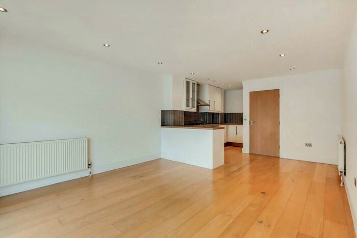 1 Bedroom Flat To Rent In Holloway Road, Islington, London, N7