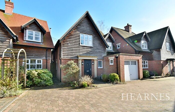 4 Bedroom Detached House For Sale In Ringwood Road, Ferndown, BH22