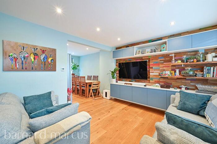 3 Bedroom Terraced House For Sale In Hazel Bank, Surbiton, KT5