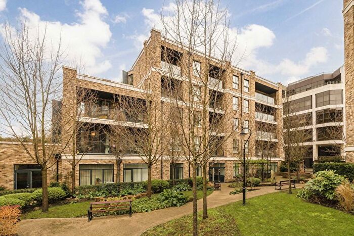 3 Bedroom Flat To Rent In Concord Court, London, W4