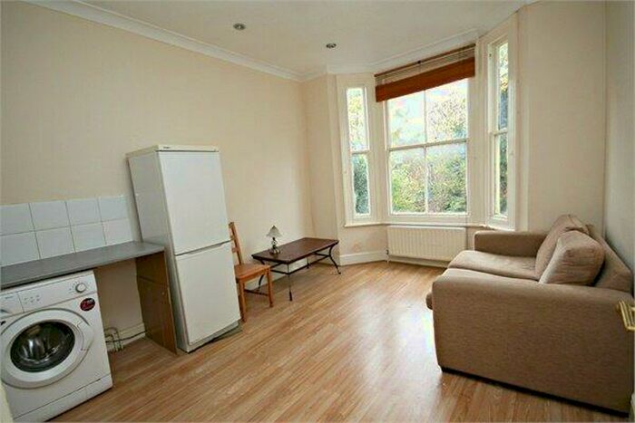 3 Bedroom Flat To Rent In Blenheim Gardens, Willesden Green, NW2